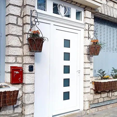 Au Rez-de-chaussee * 수일락